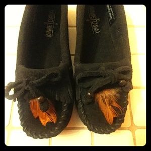 NWT Minnetonka moccasin black 5.5m